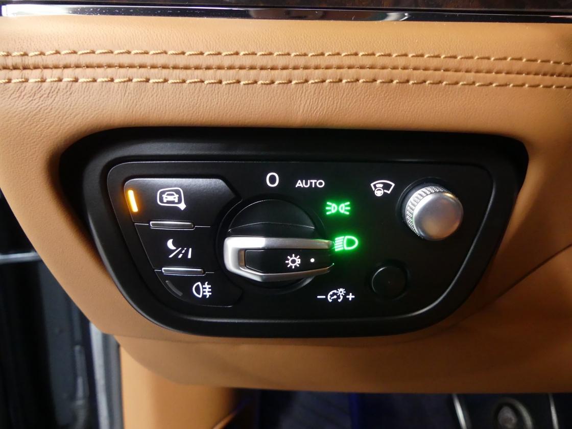 벤틀리 벤테이가 4.0 V8