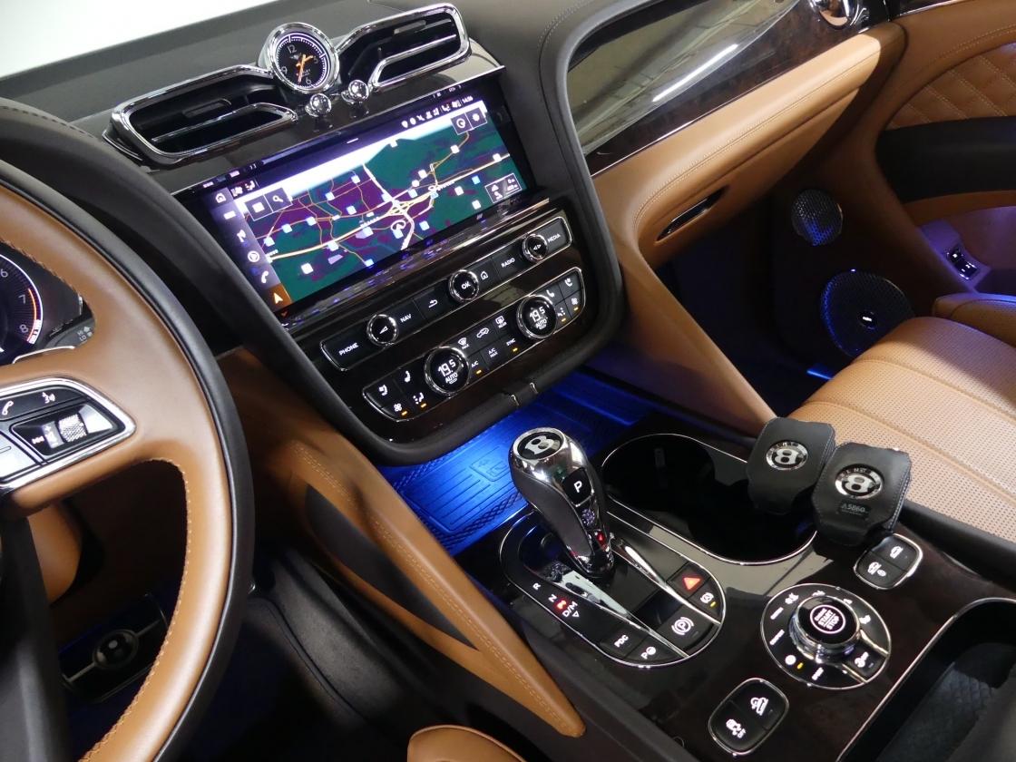 벤틀리 벤테이가 4.0 V8