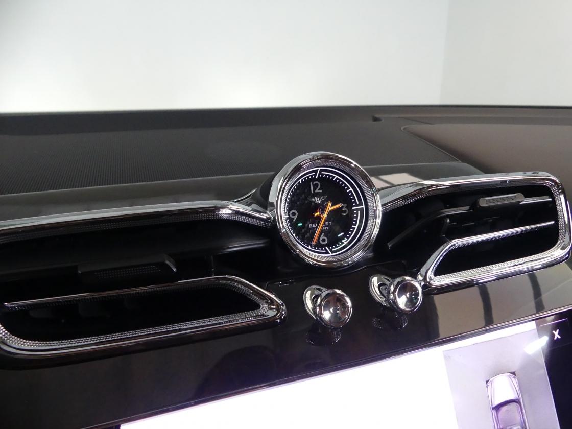 벤틀리 벤테이가 4.0 V8