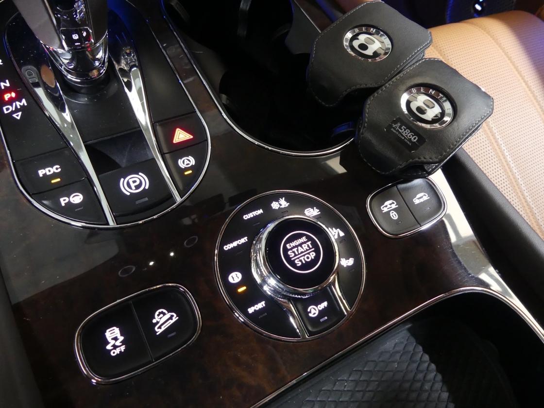 벤틀리 벤테이가 4.0 V8