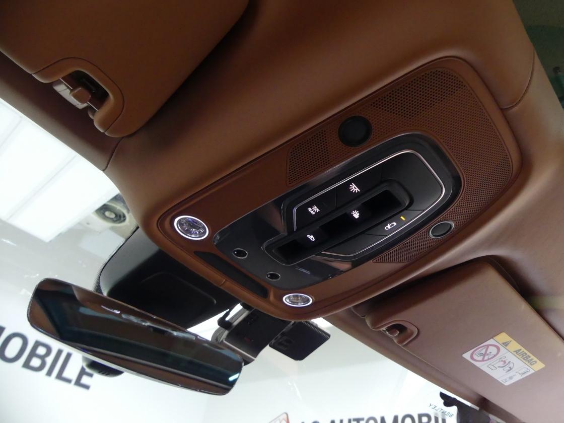 벤틀리 벤테이가 4.0 V8