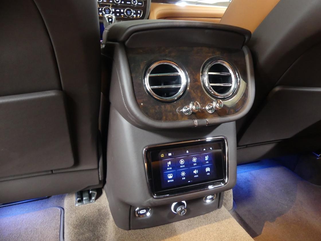 벤틀리 벤테이가 4.0 V8