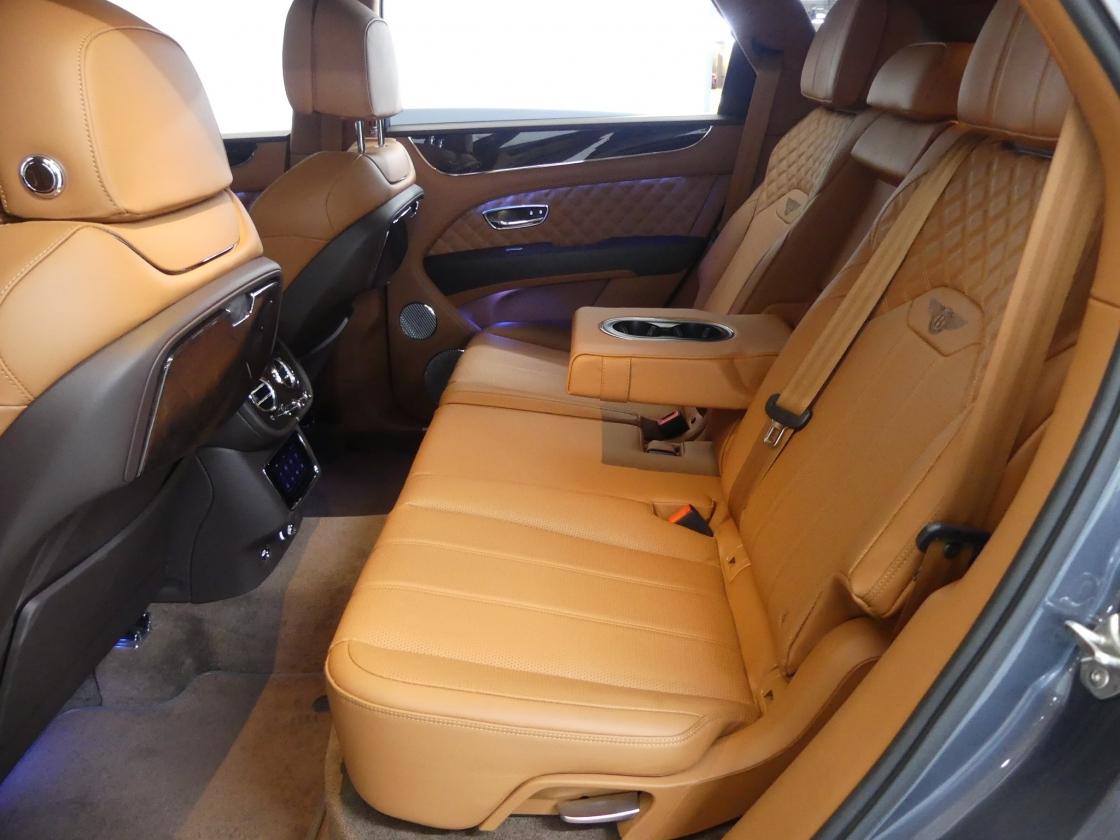 벤틀리 벤테이가 4.0 V8