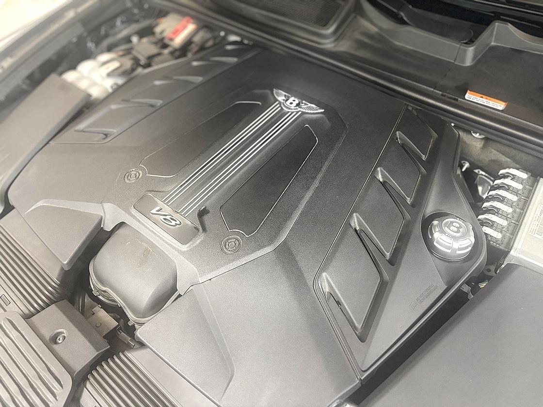 벤틀리 벤테이가 4.0 V8