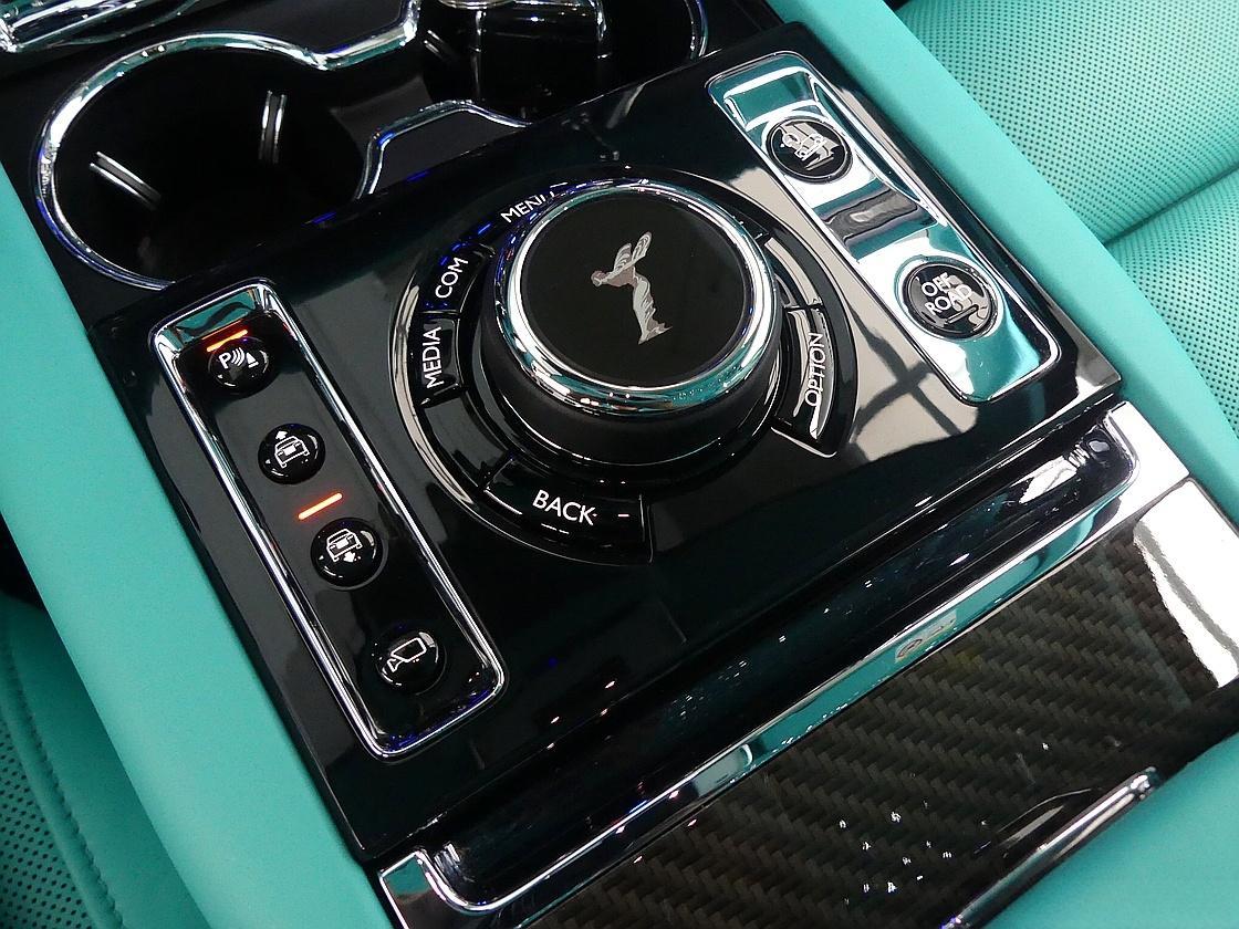 롤스로이스 컬리넌 6.7 V12