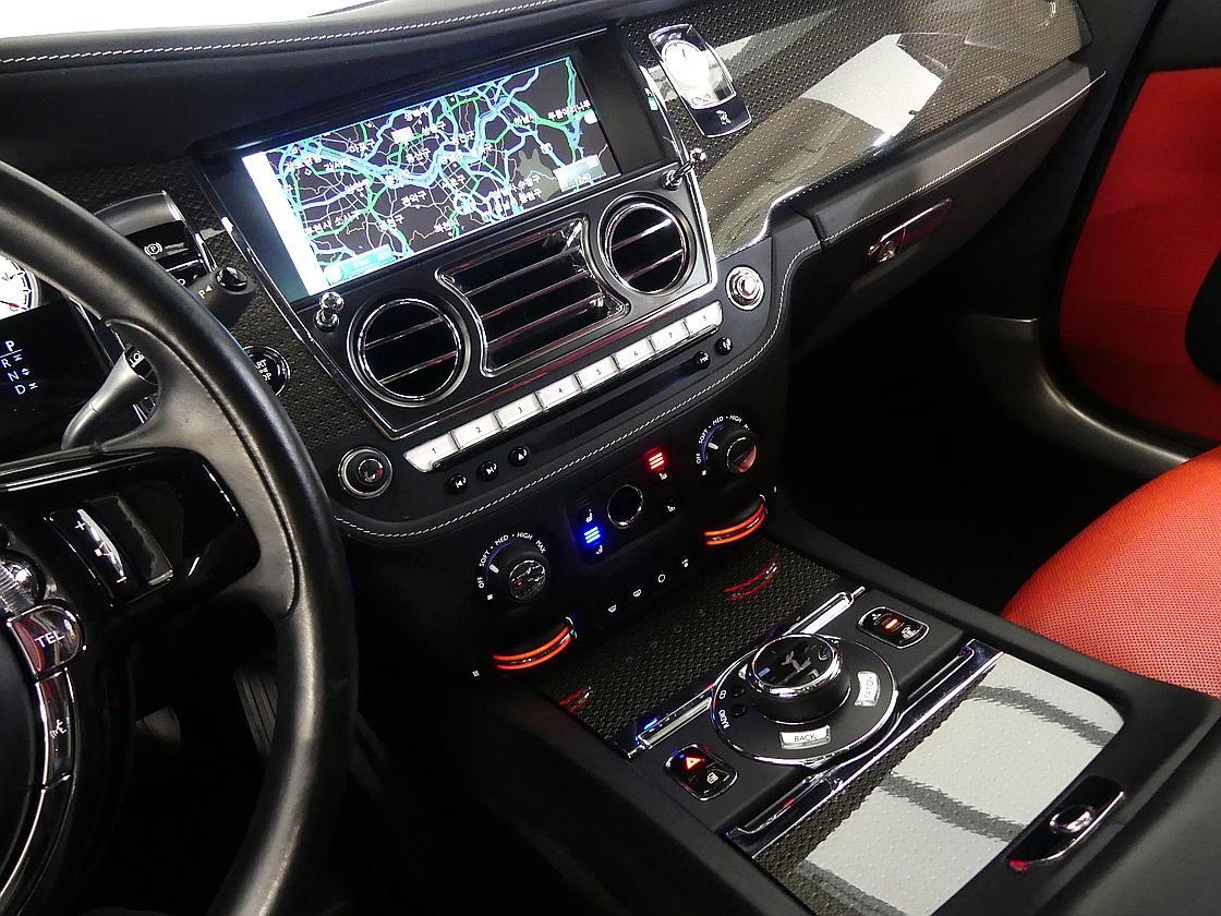 롤스로이스 레이스 6.6 V12 블랙 배지