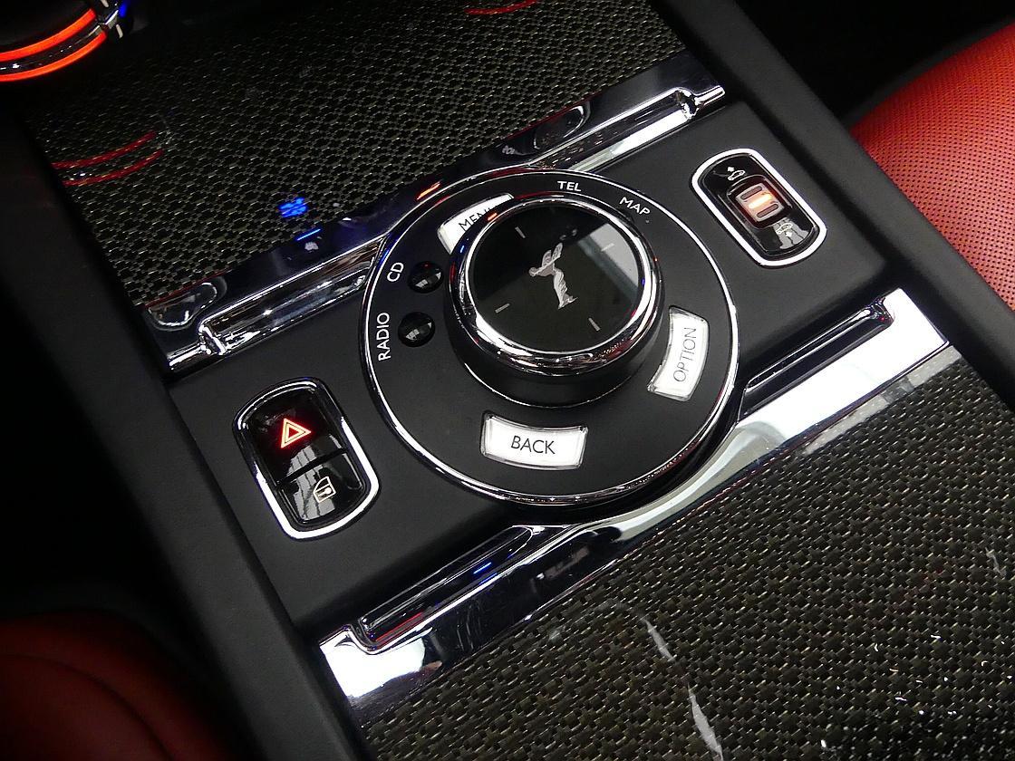 롤스로이스 레이스 6.6 V12 블랙 배지