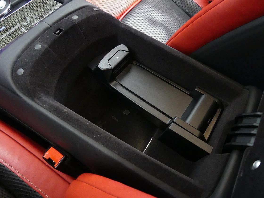 롤스로이스 레이스 6.6 V12 블랙 배지