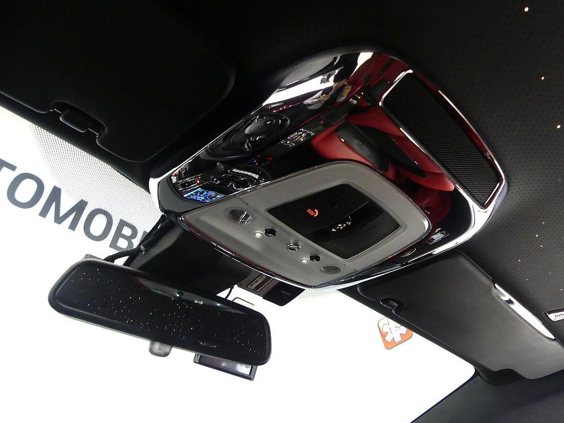 롤스로이스 레이스 6.6 V12 블랙 배지