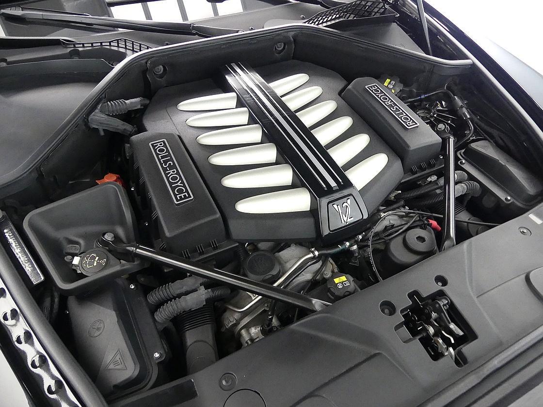 롤스로이스 레이스 6.6 V12 블랙 배지