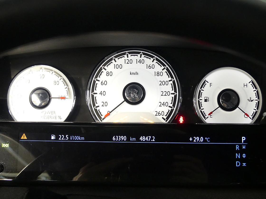 롤스로이스 레이스 6.6 V12 블랙 배지