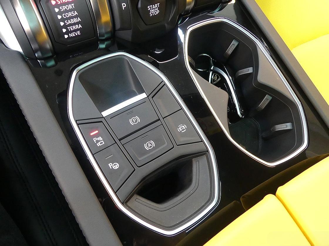 람보르기니 우루스 4.0 V8