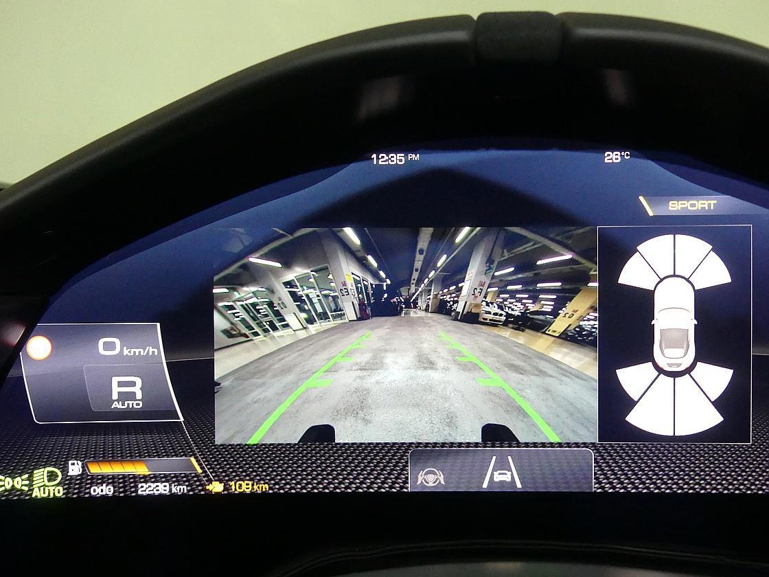 페라리 로마 스파이더 3.9 V8