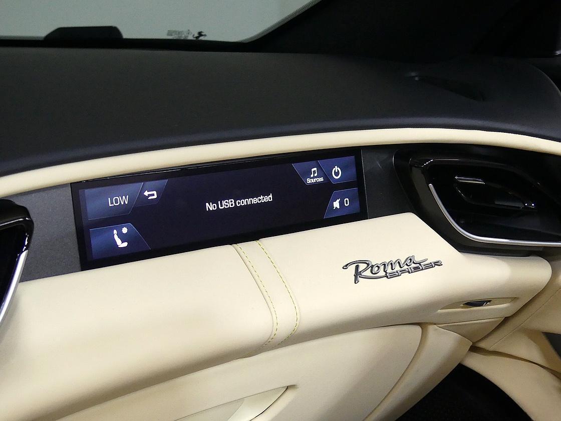 페라리 로마 스파이더 3.9 V8