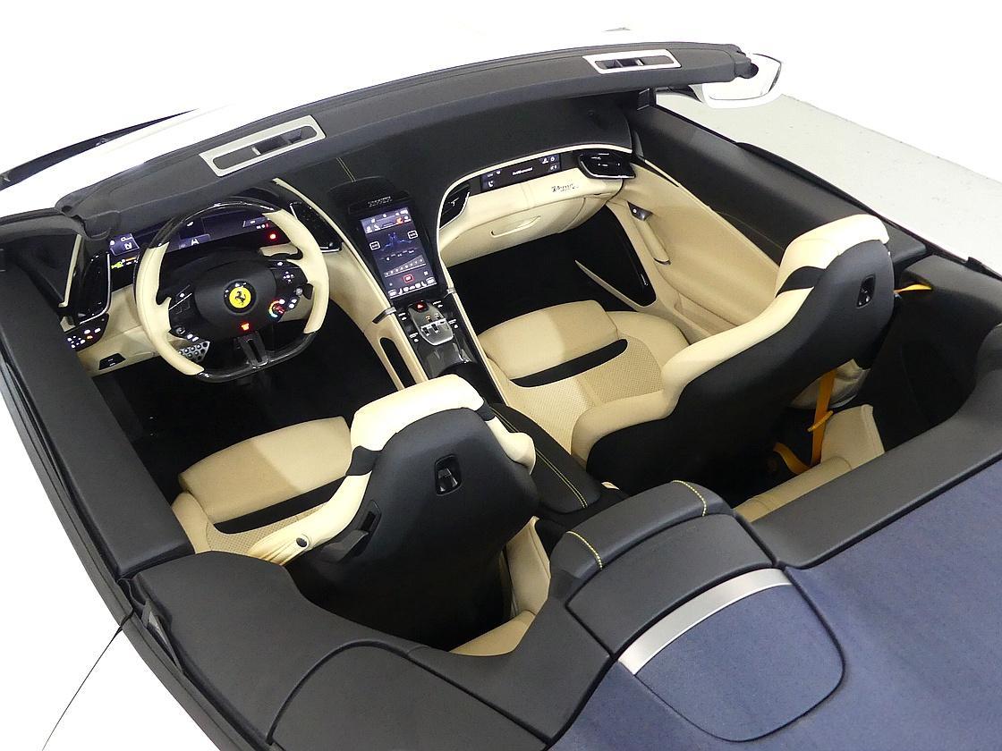 페라리 로마 스파이더 3.9 V8