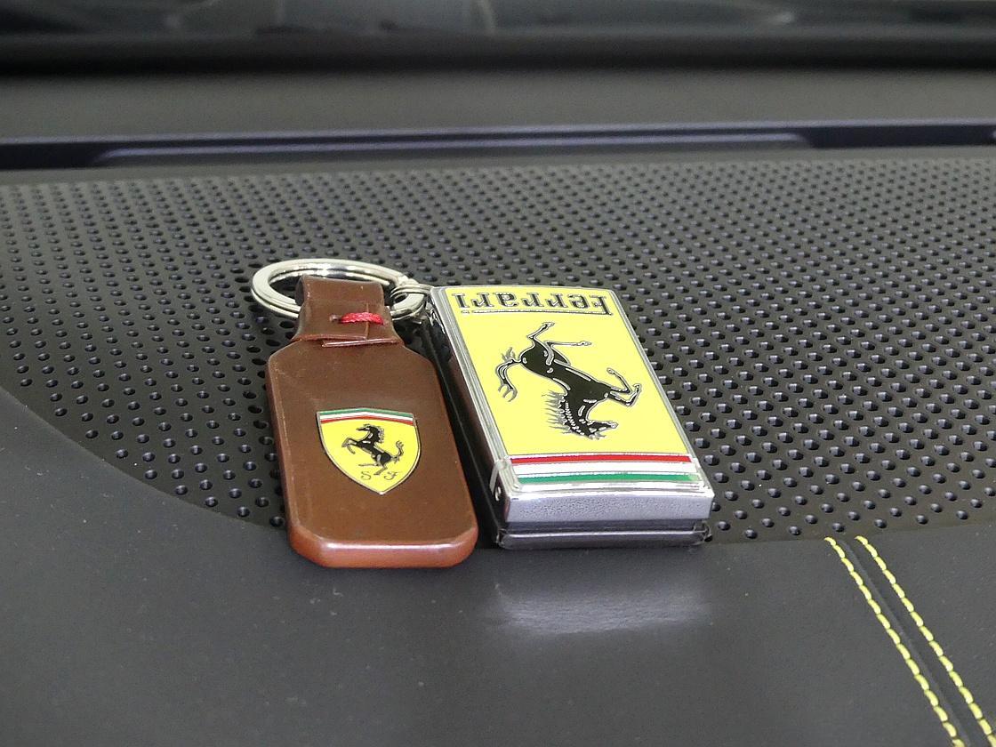 페라리 로마 스파이더 3.9 V8