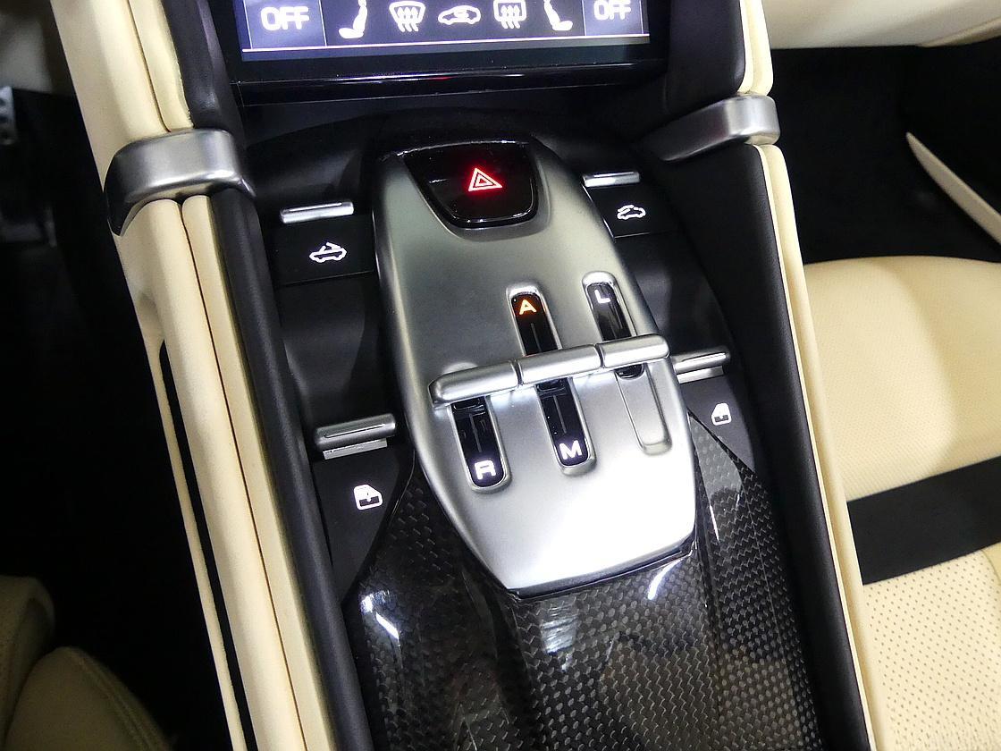 페라리 로마 스파이더 3.9 V8