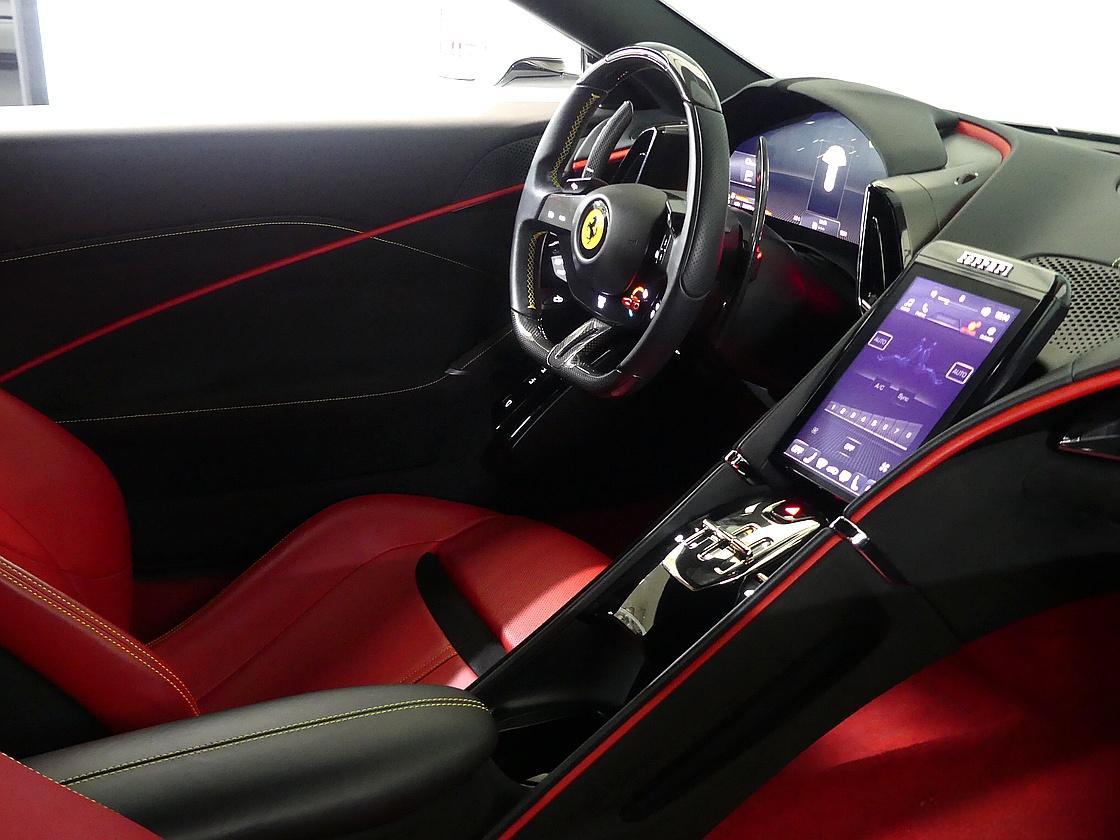 페라리 로마 3.9 V8