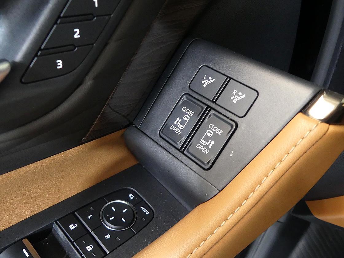 토요타 알파드 2.5 HEV AWD