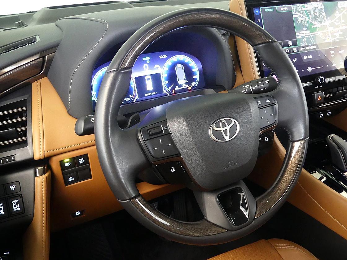 토요타 알파드 2.5 HEV AWD