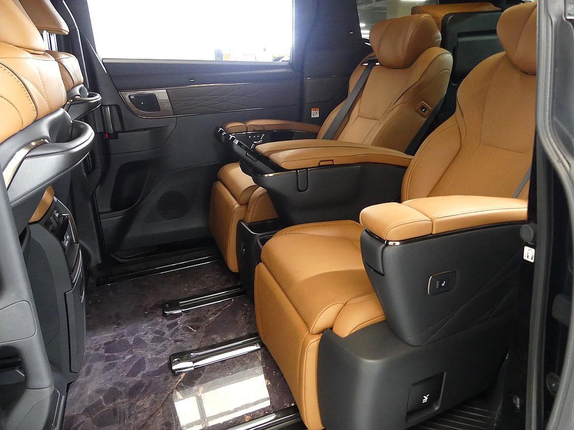 토요타 알파드 2.5 HEV AWD