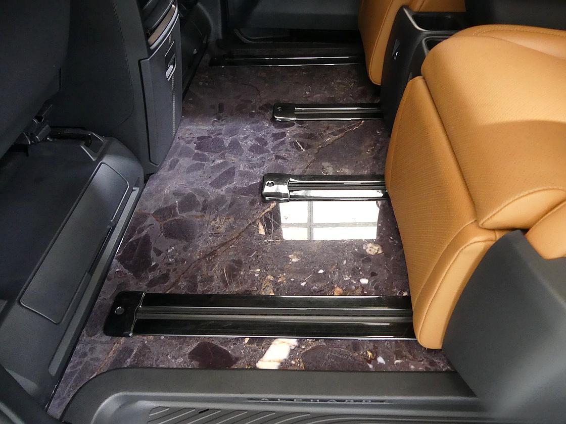 토요타 알파드 2.5 HEV AWD