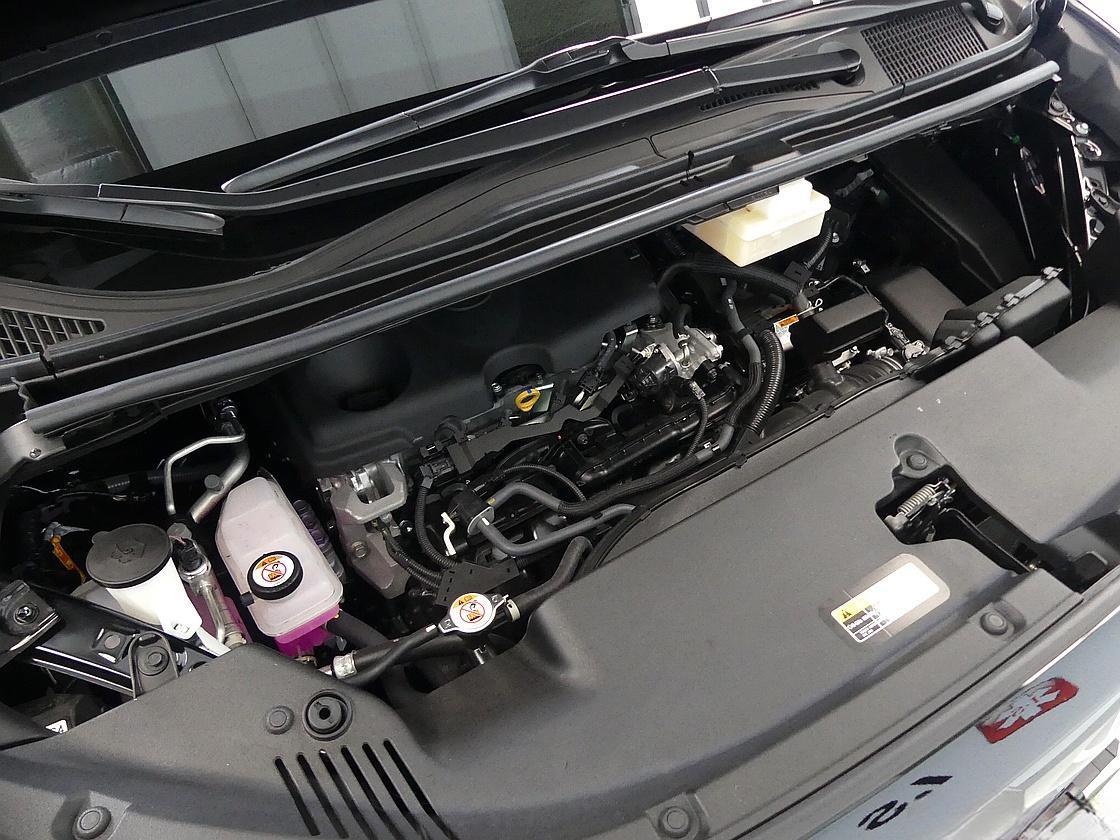 토요타 알파드 2.5 HEV AWD