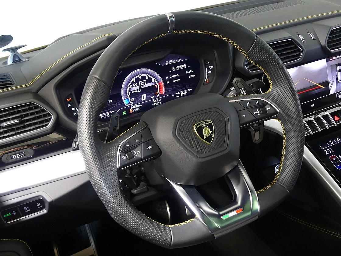 람보르기니 우루스 4.0 V8