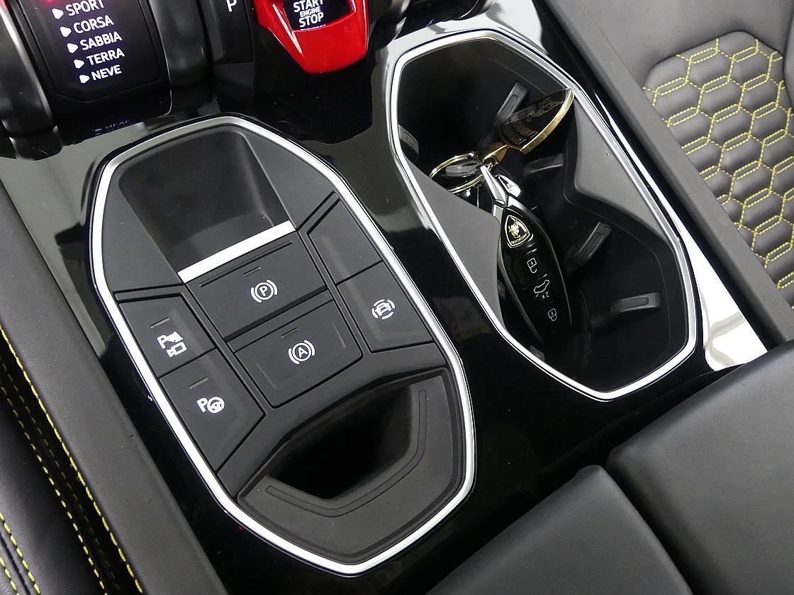 람보르기니 우루스 4.0 V8