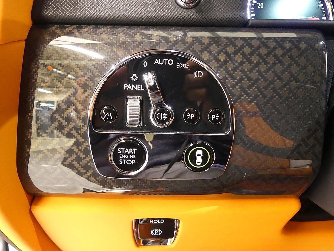 롤스로이스 컬리넌 6.7 V12 블랙 배지