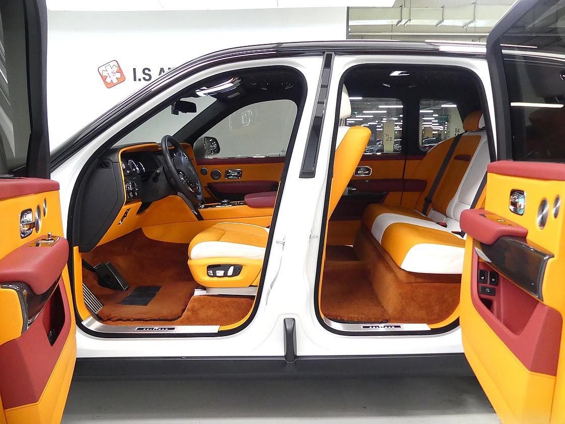 롤스로이스 컬리넌 6.7 V12 블랙 배지