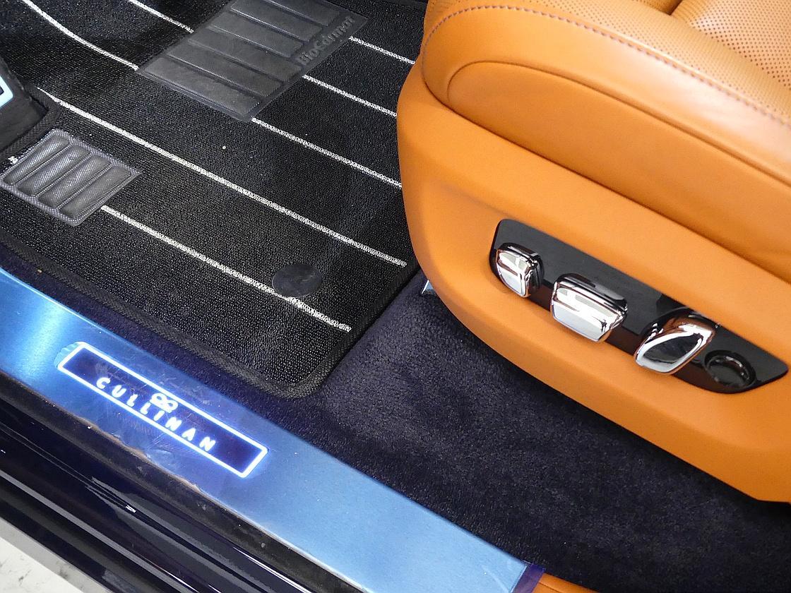 롤스로이스 컬리넌 6.7 V12 블랙 배지