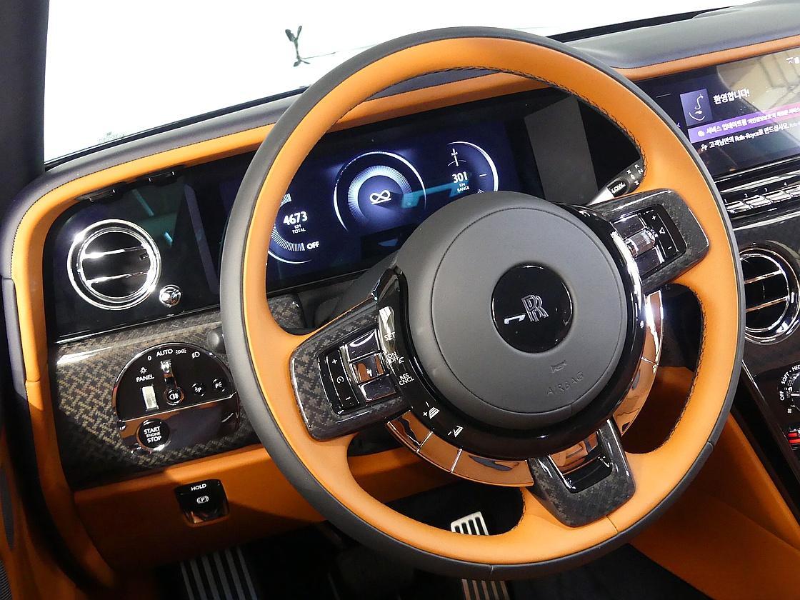 롤스로이스 컬리넌 6.7 V12 블랙 배지