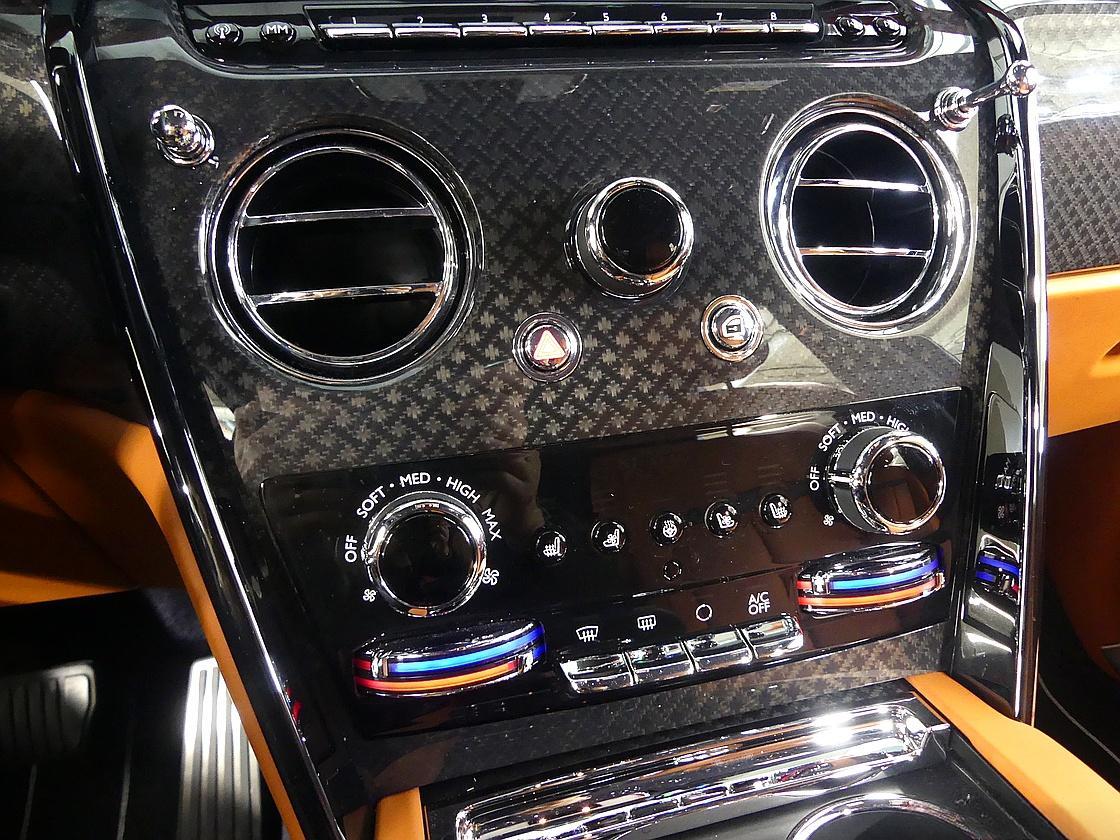 롤스로이스 컬리넌 6.7 V12 블랙 배지