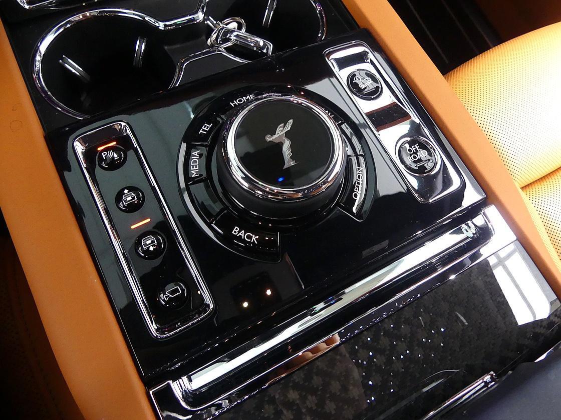 롤스로이스 컬리넌 6.7 V12 블랙 배지