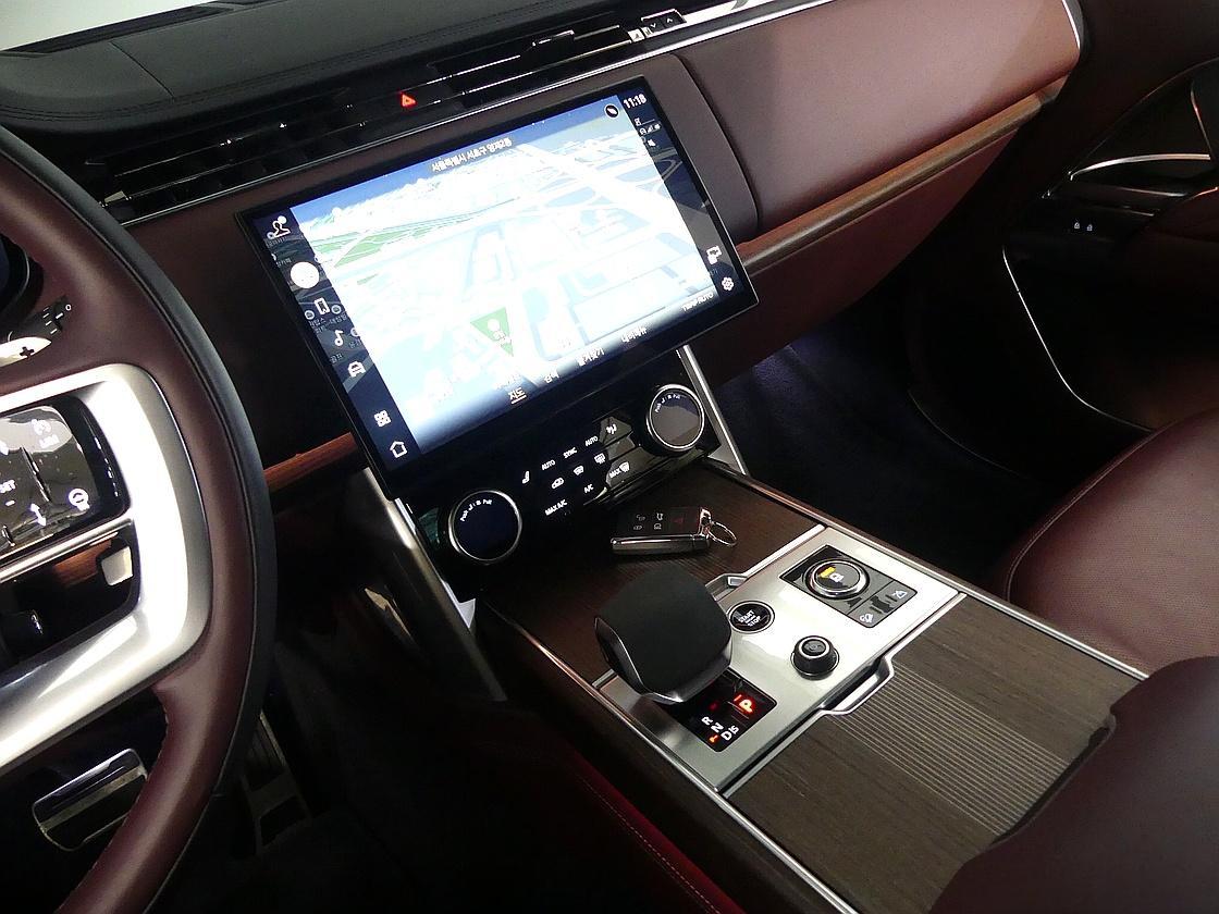 랜드로버 레인지로버 5세대 4.4 P530 LWB 오토바이오그래피