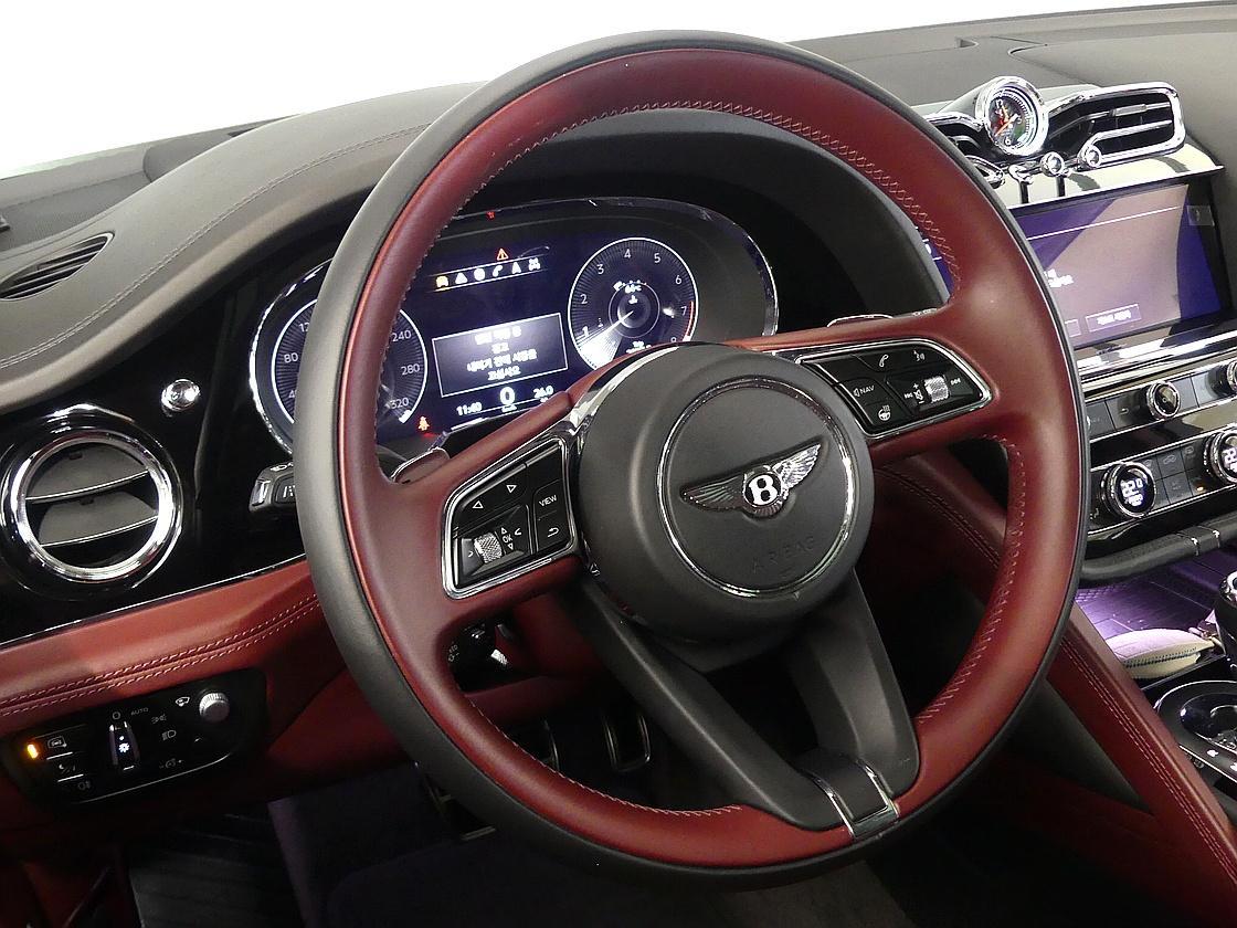 벤틀리 벤테이가 4.0 V8