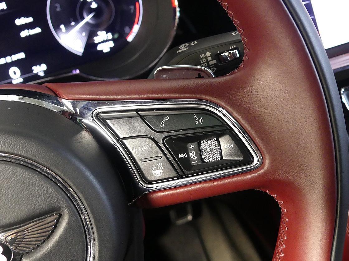 벤틀리 벤테이가 4.0 V8