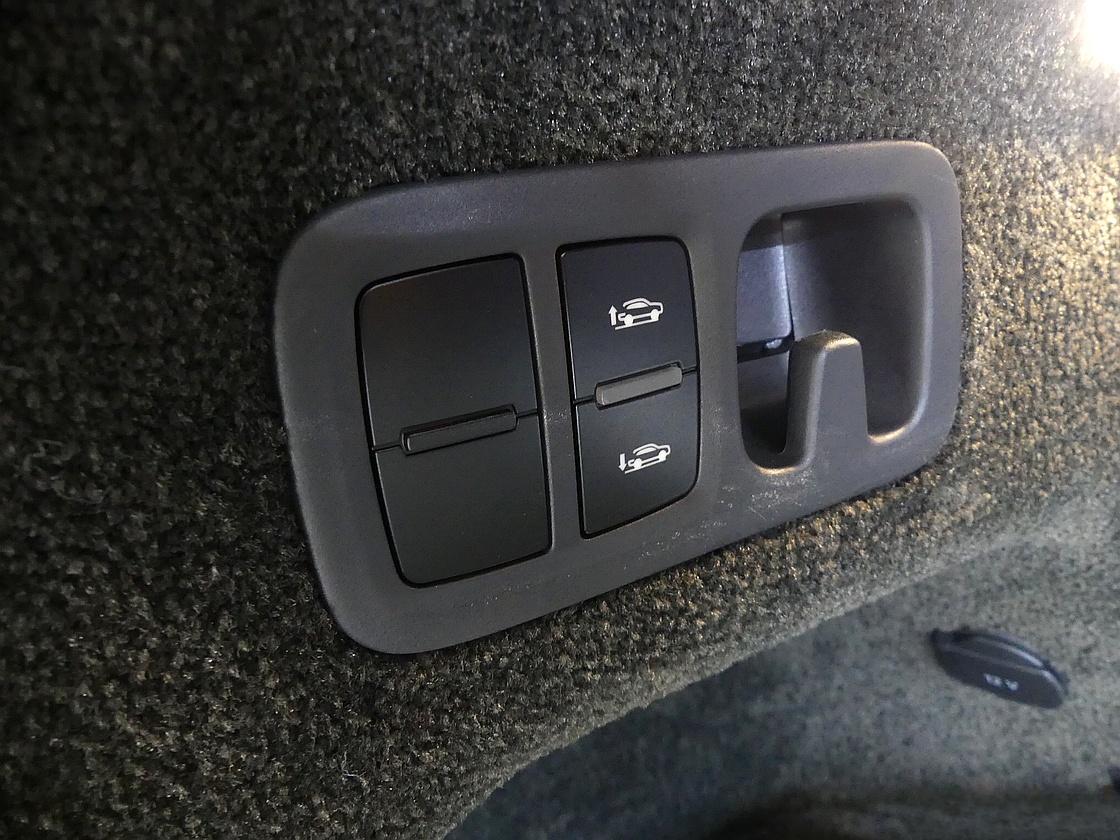 벤틀리 벤테이가 4.0 V8