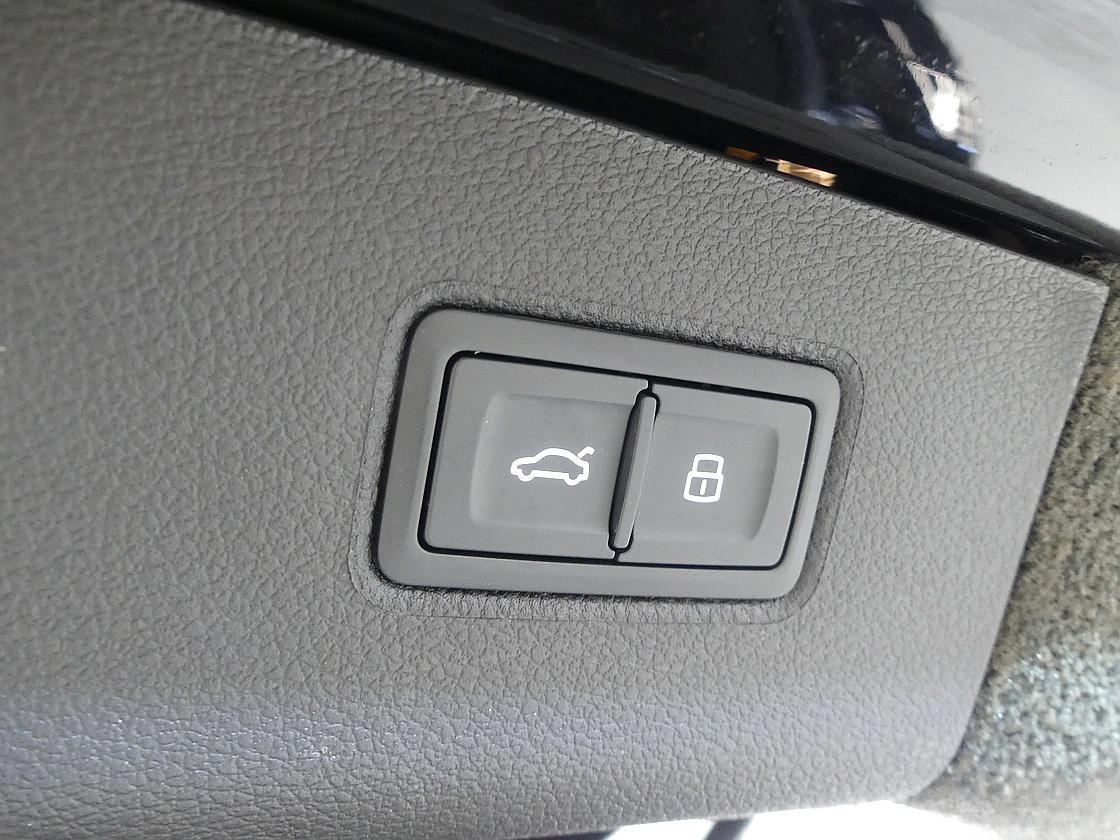 벤틀리 벤테이가 4.0 V8