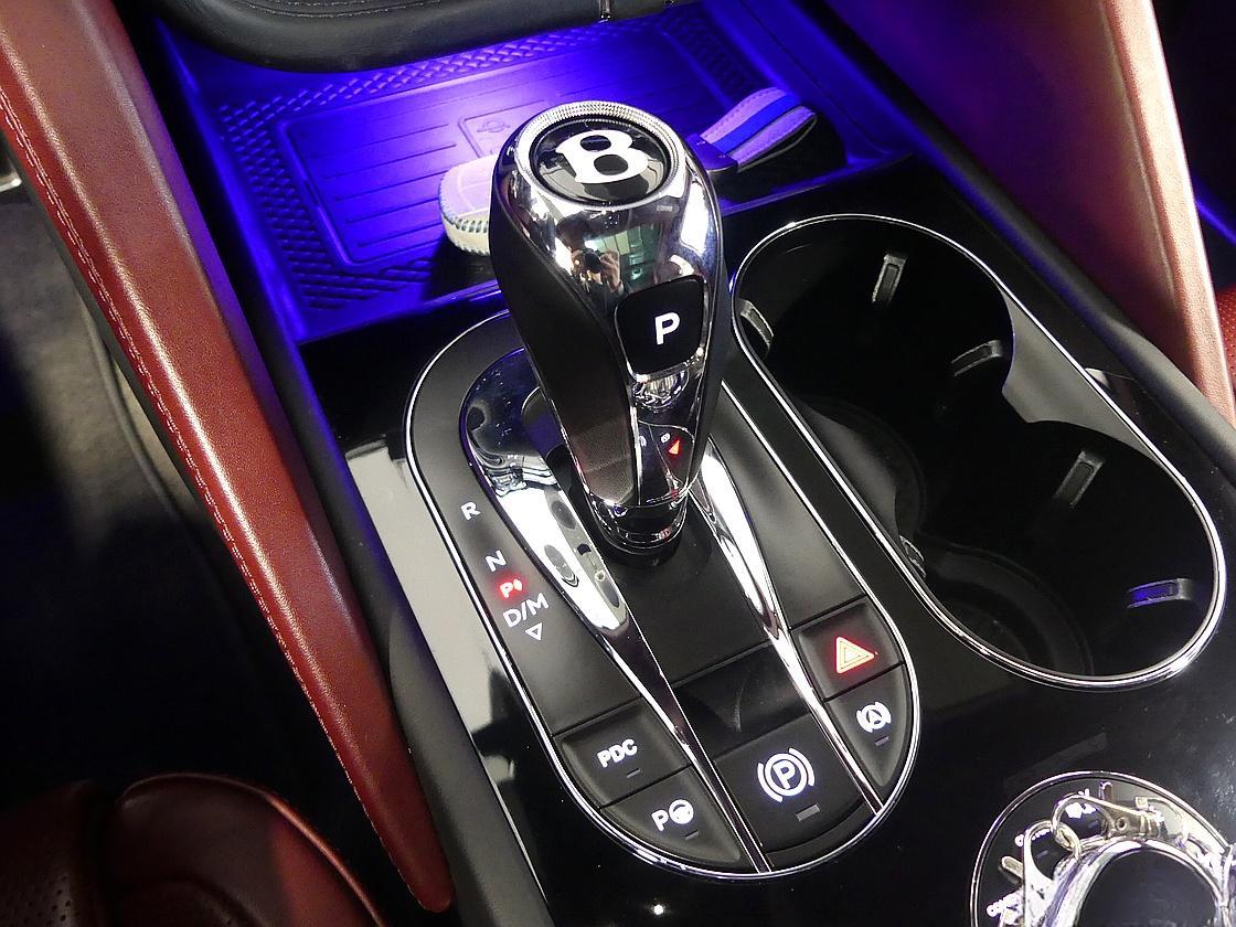 벤틀리 벤테이가 4.0 V8