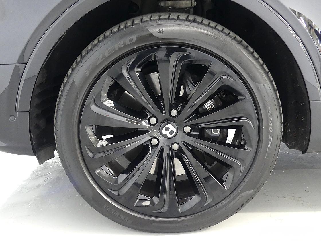 벤틀리 벤테이가 4.0 V8