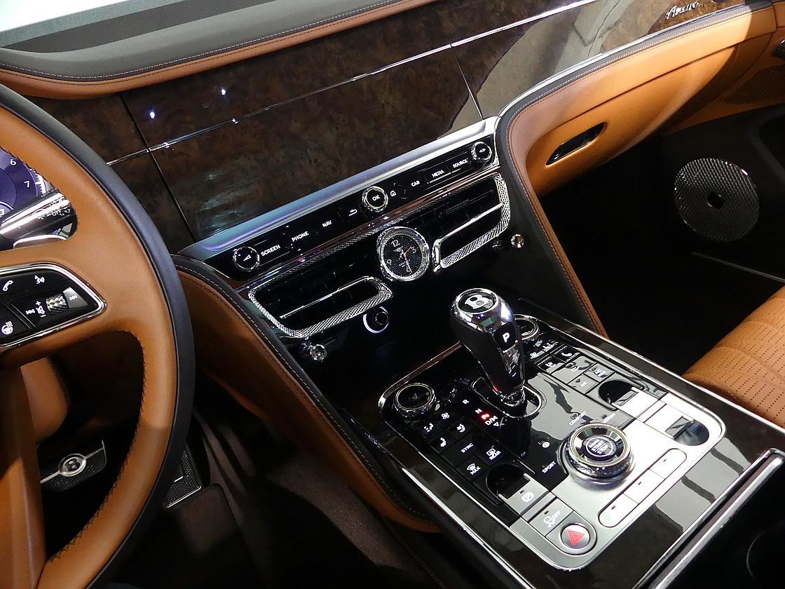 벤틀리 플라잉스퍼 3세대 4.0 아주르