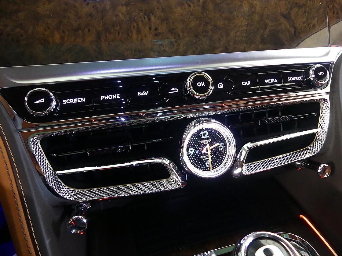 벤틀리 플라잉스퍼 3세대 4.0 아주르