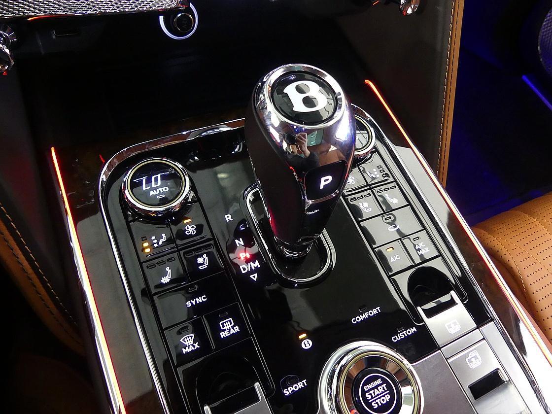 벤틀리 플라잉스퍼 3세대 4.0 아주르