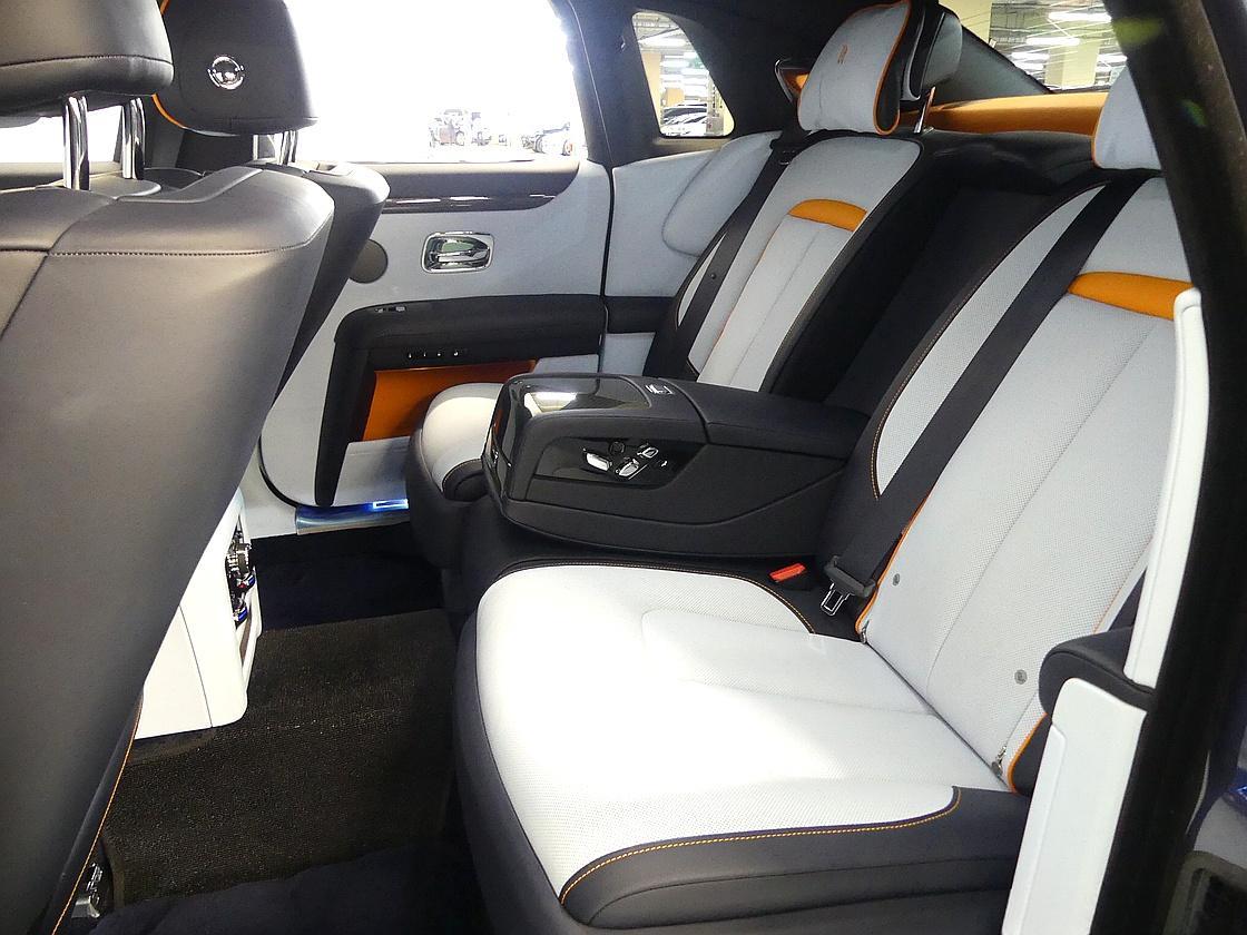 롤스로이스 고스트 2세대 6.7 V12 블랙 배지