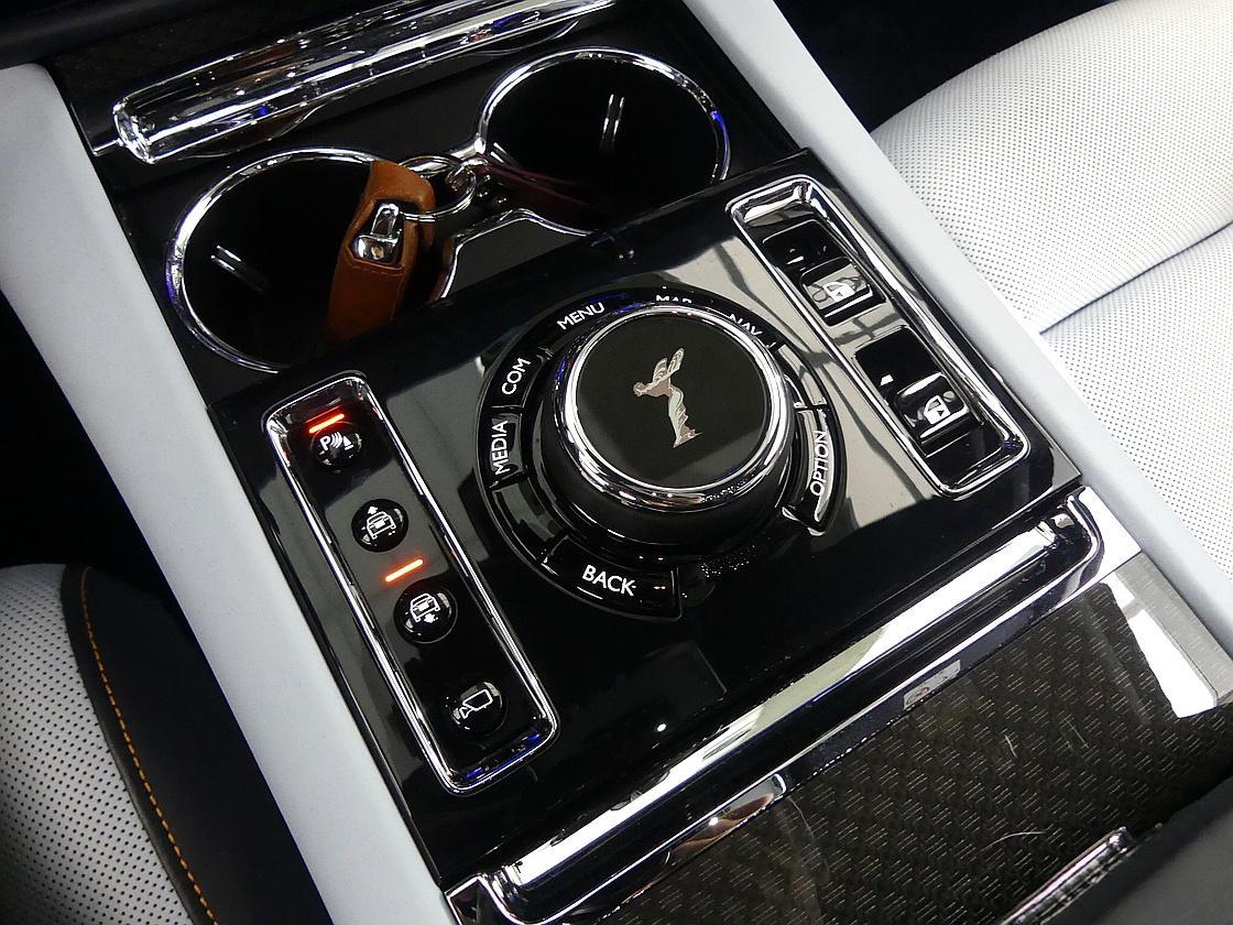 롤스로이스 고스트 2세대 6.7 V12 블랙 배지