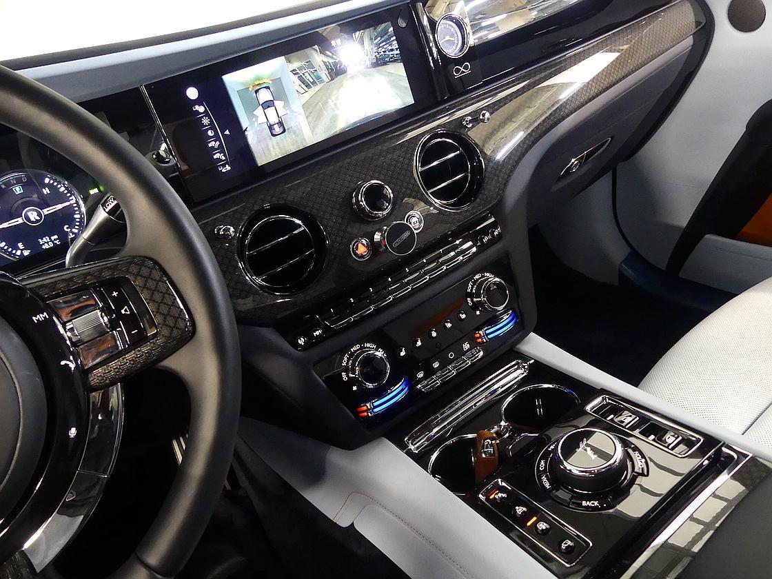 롤스로이스 고스트 2세대 6.7 V12 블랙 배지