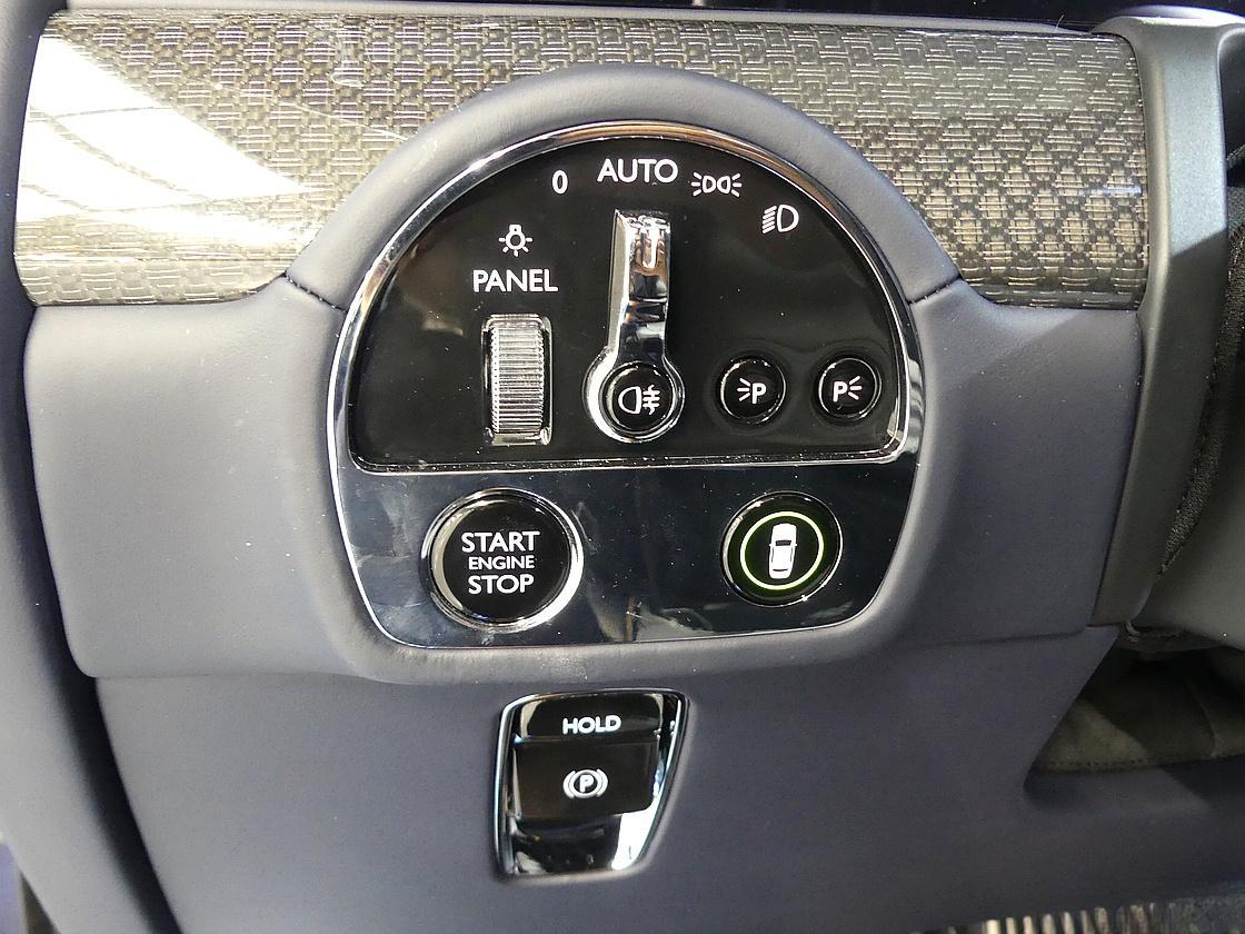 롤스로이스 고스트 2세대 6.7 V12 블랙 배지