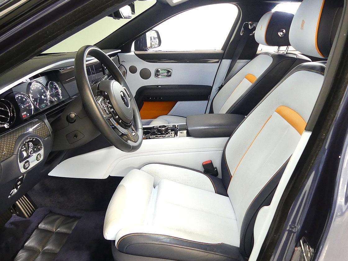 롤스로이스 고스트 2세대 6.7 V12 블랙 배지